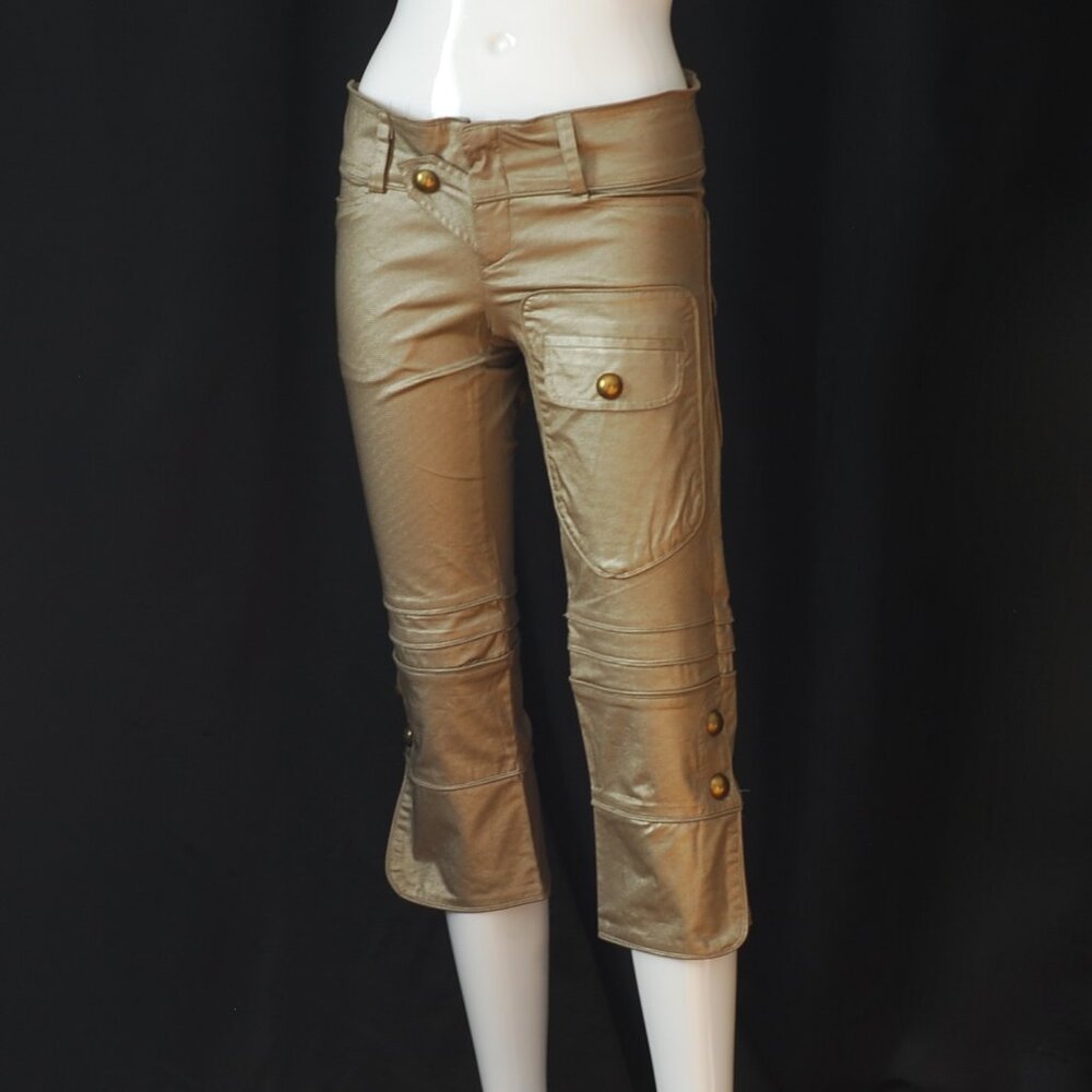 EXEX Edgy Cotton Capris With Pocket on Thigh & Button Accents - Italy